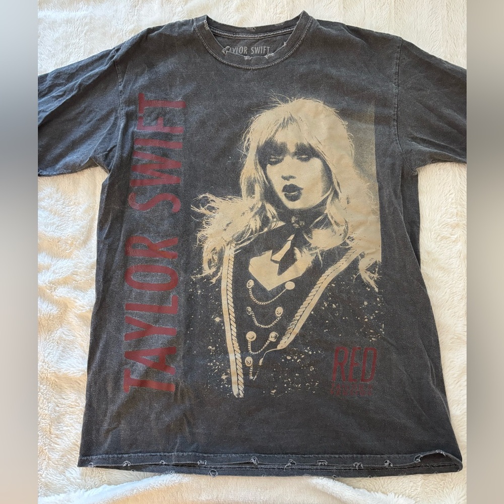 Taylor Swift Red TV Oversized Tee